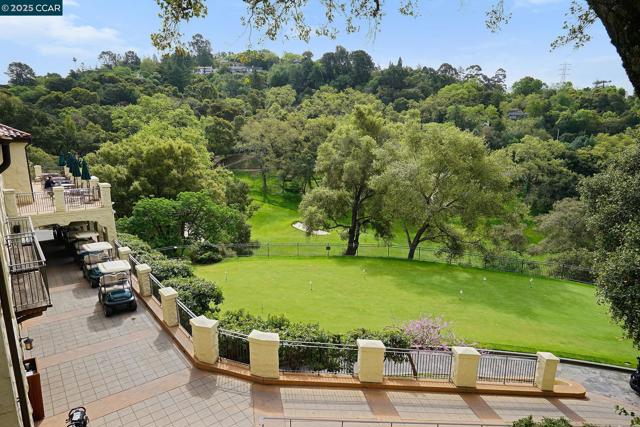 8 Southwaite Ct, Orinda CA: https://media.crmls.org/mediaz/71d3bcdb-02cd-47f8-baba-d3af94dc10e0.jpg