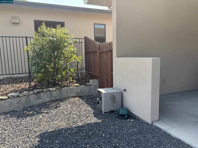 121 Blue Oak Ct, Copperopolis CA: https://media.crmls.org/mediaz/71d3e4f0-f134-42df-9ef1-c20e4b47eb2b.jpg
