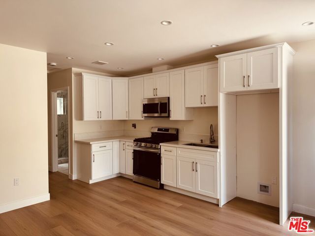 7841 Peachtree Avenue, Panorama City CA: https://media.crmls.org/mediaz/71d41b01-b7b4-4852-9001-695cc13772a0.jpg