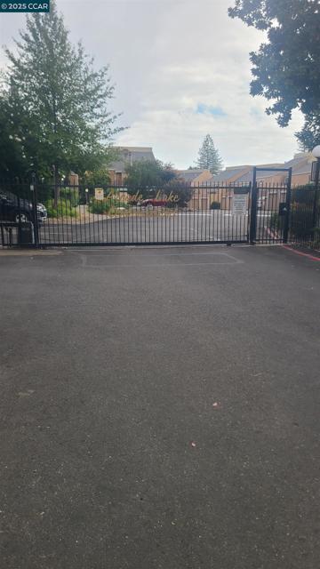 7977 Arcade Lake Ln, Citrus Heights CA: https://media.crmls.org/mediaz/71d43b8c-983d-4390-b2c2-6492347f680e.jpg