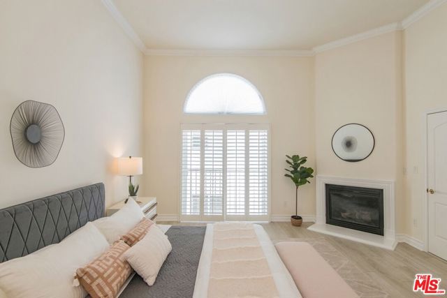 1747 S Barrington Avenue, Los Angeles CA: https://media.crmls.org/mediaz/71d46950-24d2-4a4d-bbf7-201109dda9e9.jpg