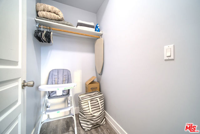 6831 6831 1/2 Hinds Avenue, North Hollywood CA: https://media.crmls.org/mediaz/71d48787-0388-4a5c-b80f-a44e1ef53db9.jpg