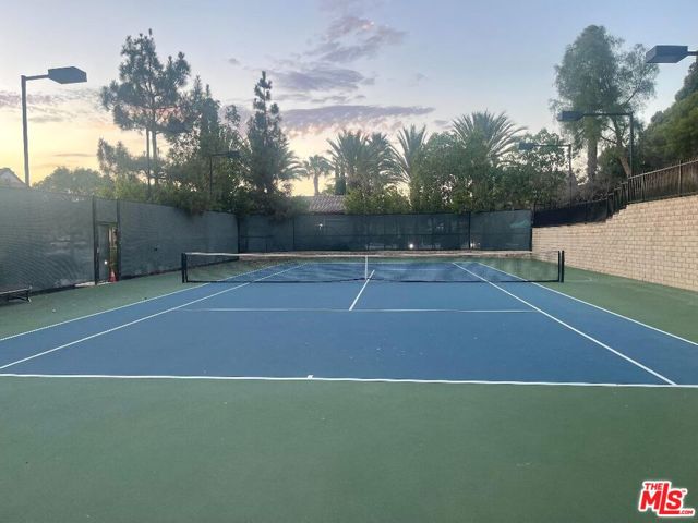 9009 S Calvin Way, Inglewood CA: https://media.crmls.org/mediaz/71d4b80a-2d24-49ee-9c8b-d68fbf122dd5.jpg