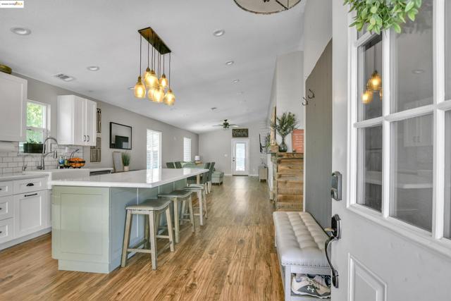 3061 Browning Ct, Brentwood CA: https://media.crmls.org/mediaz/71d535b6-c555-44ea-b12d-71bddf9abac9.jpg