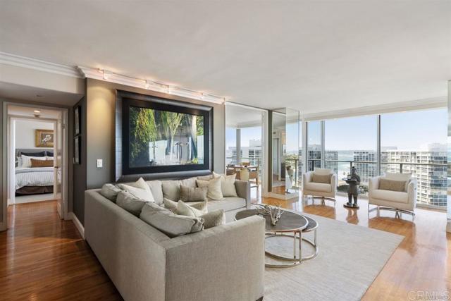 1810 Avenida del Mundo, Coronado CA: https://media.crmls.org/mediaz/71d55d25-26f3-4c18-a7db-cf9ec7b100d5.jpg