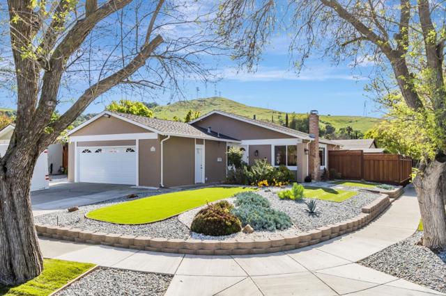 305 Vineyard Drive, San Jose CA: https://media.crmls.org/mediaz/71d59972-8f4b-41a9-b405-d24ff9eb9ad2.jpg