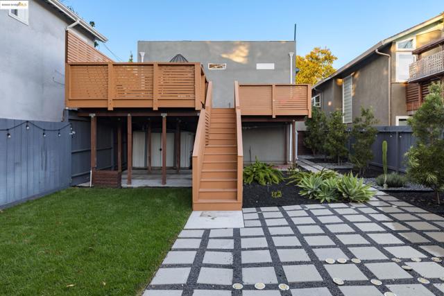 75 Echo Ave, Oakland CA: https://media.crmls.org/mediaz/71d5b8cb-1214-43a2-8a9d-4c4446f6de13.jpg