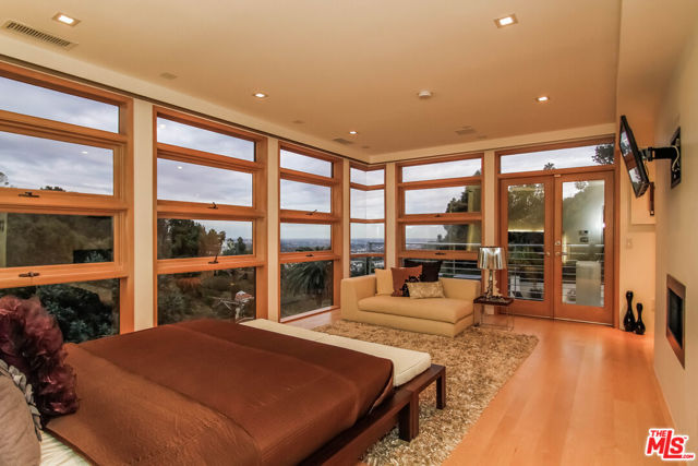 1929 N CURSON Place, Los Angeles CA: https://media.crmls.org/mediaz/71d6291d-a576-4a1f-b520-0d894a9d8818.jpg
