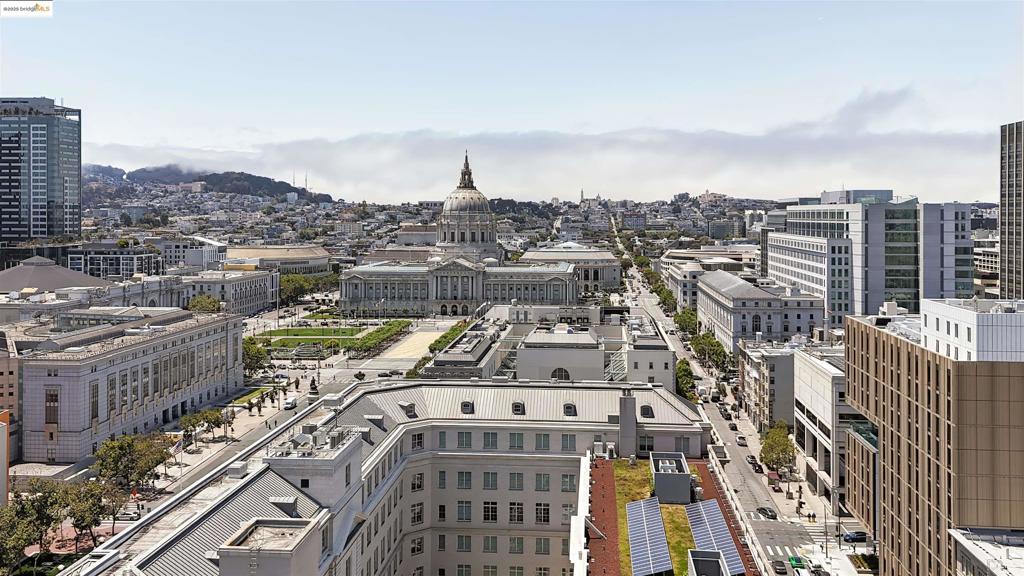 https://media.crmls.org/mediaz/71d67b0d-d228-489d-a6e7-40b8ea4d68c2.jpg?preset=X-Large