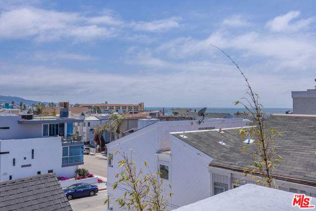 219 2nd Street, Hermosa Beach CA: https://media.crmls.org/mediaz/71d70657-de5f-4a8e-acd6-0e6f61c7d364.jpg