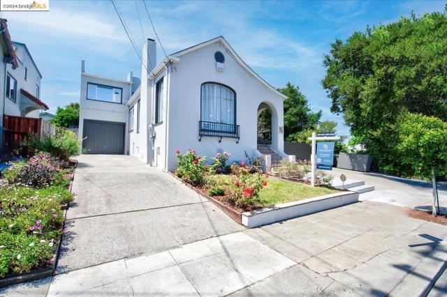 Image 3 of 54 For 3233 Ardley Ave