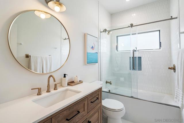 924 D Avenue, Coronado CA: https://media.crmls.org/mediaz/71d839fa-1036-4788-9fe7-ca0a55a78aa8.jpg