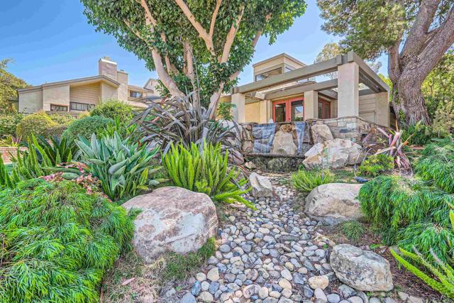 Detail Gallery Image 3 of 28 For 3253 Caminito Eastbluff #28,  La Jolla,  CA 92037 - 3 Beds | 2/1 Baths