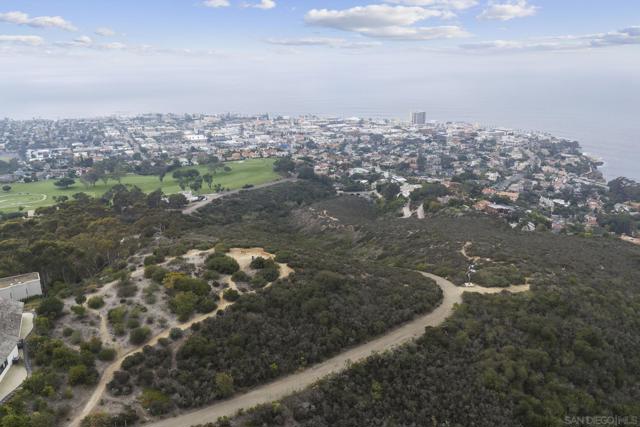 7111 Encelia, La Jolla CA: https://media.crmls.org/mediaz/71d8b1b0-58e6-4b13-907f-50b6553006ac.jpg