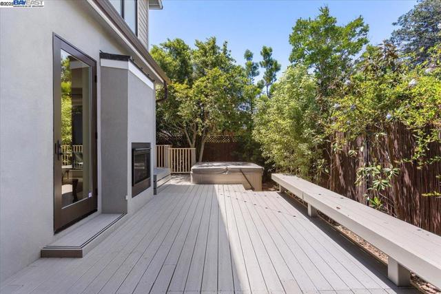 1002 Middle Ave, Menlo Park CA: https://media.crmls.org/mediaz/71d90b4b-2171-4678-a7eb-f48c271ca7ee.jpg