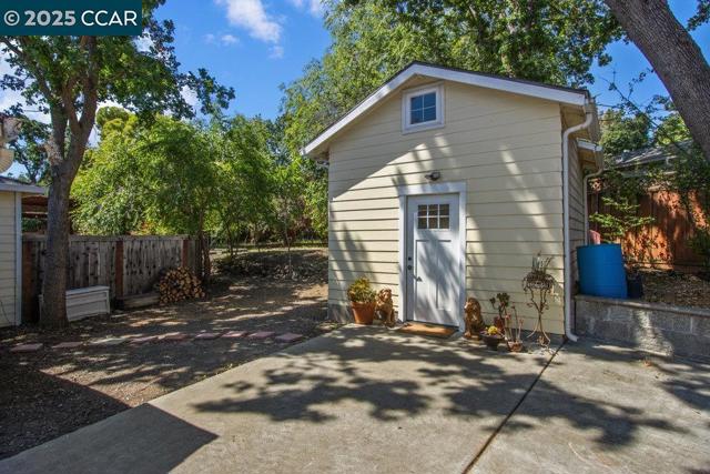 66 Del Hambre Cir, Walnut Creek CA: https://media.crmls.org/mediaz/71d94836-7f96-4a9a-bf39-9e8d127bda86.jpg