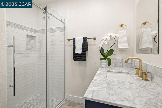 40 Loma Vista, Walnut Creek CA: https://media.crmls.org/mediaz/71d9c1ea-d2a3-4307-a4a2-d15da305fe7a.jpg