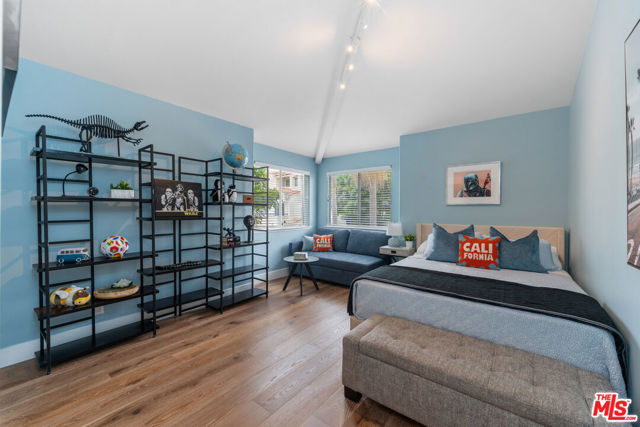 6453 Zuma View Place, Malibu CA: https://media.crmls.org/mediaz/71da3246-3102-4a4d-9389-b9fd84bcfbc0.jpg