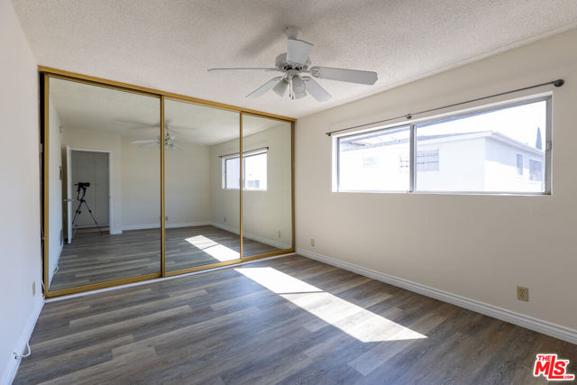 1295 FEDERAL Avenue, Los Angeles CA: https://media.crmls.org/mediaz/71da5eeb-6efd-4e50-8cb5-19df1e7262bc.jpg