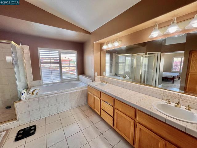 1161 Torrey Pines Place, Clayton CA: https://media.crmls.org/mediaz/71db8fb4-0007-4cbe-8b41-eb7f08231252.jpg