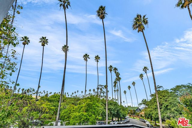 4308 Victoria Park Drive, Los Angeles CA: https://media.crmls.org/mediaz/71dbbb20-f8a5-4427-a565-4a81668bec34.jpg