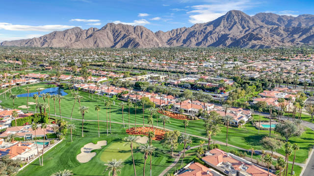 75273 Spyglass Drive, Indian Wells CA: https://media.crmls.org/mediaz/71dbd3f9-37d7-46ee-885b-5142389a1349.jpg