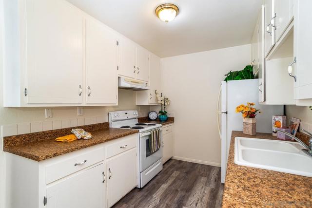 279 Moss St, Chula Vista CA: https://media.crmls.org/mediaz/71dbf418-e85e-4e60-915f-551e7a909dd9.jpg