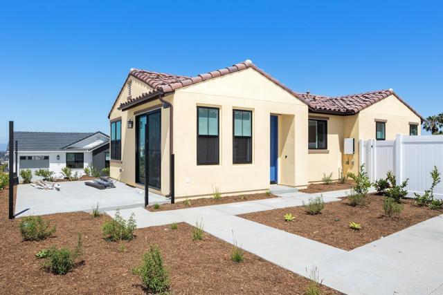 1211 Stonemark Place, Vista CA: https://media.crmls.org/mediaz/71dbf4b0-aaff-49d6-8444-ac3a35941d92.jpg