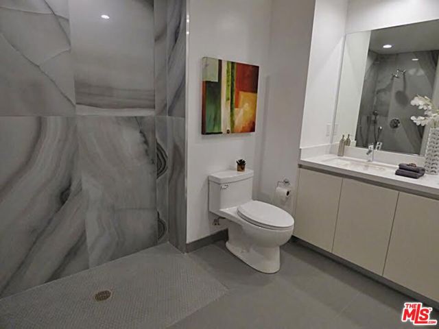 1526 ARMACOST Avenue, Los Angeles CA: https://media.crmls.org/mediaz/71dce117-28cf-440e-a3fe-a7fe92c6a41d.jpg