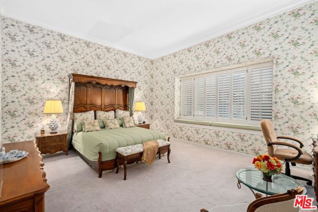 10114 Empyrean Way, Los Angeles CA: https://media.crmls.org/mediaz/71dd5cf7-d893-4bea-a00a-636ee46fc3c3.jpg