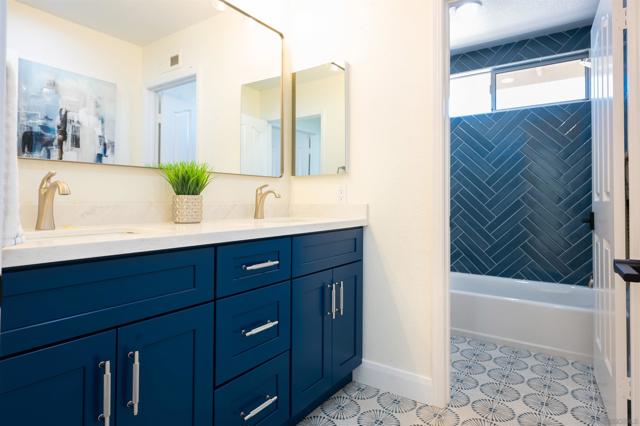 11475 Eastridge Pl, San Diego CA: https://media.crmls.org/mediaz/71dd7e24-4230-4335-ac4b-786a7631bcd3.jpg