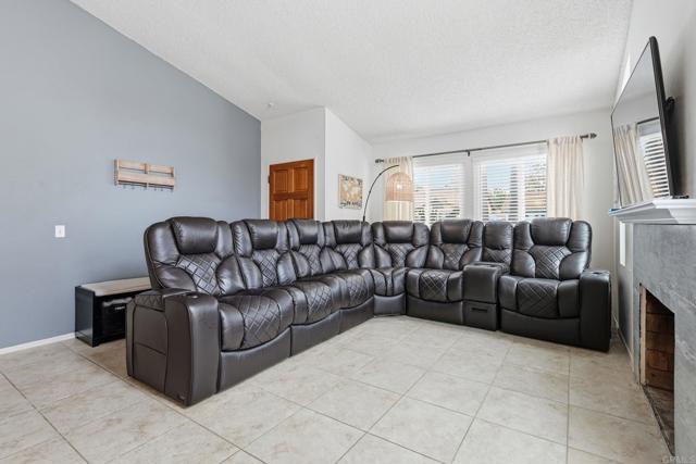 Detail Gallery Image 8 of 46 For 270 Chestnut Way, Oceanside,  CA 92057 - 3 Beds | 2 Baths