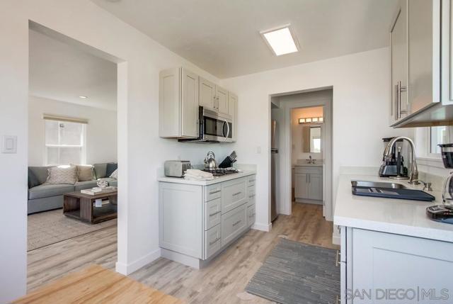 3286 88 Bayside Walk, San Diego CA: https://media.crmls.org/mediaz/71de2741-4cbd-40f2-9971-84787fff8a77.jpg