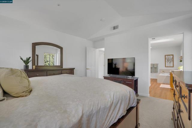 123 Williamson Ct, Martinez CA: https://media.crmls.org/mediaz/71de28c8-903e-4885-a957-1842beaf7be0.jpg