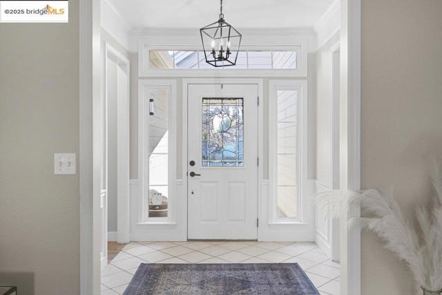 1030 Orchid Dr, Brentwood CA: https://media.crmls.org/mediaz/71de2971-4cf0-49b8-b8fb-0a275ba89e5c.jpg
