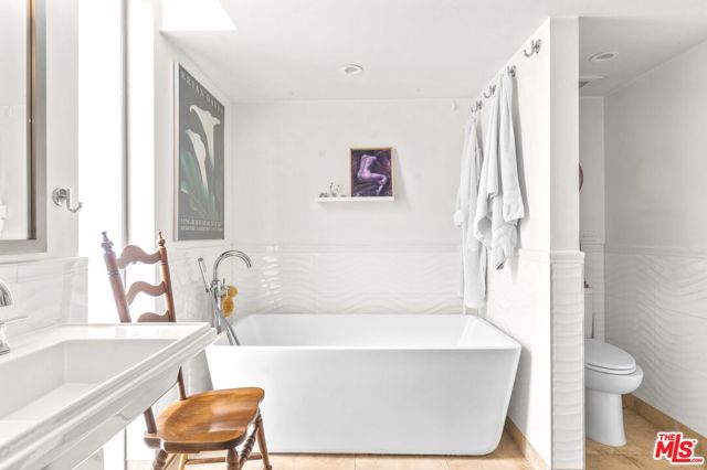 3501 Esplanade, Marina del Rey CA: https://media.crmls.org/mediaz/71de2faa-2d64-4139-9d39-d60f4c3536a8.jpg