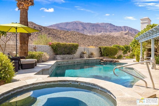 Image 3 of 47 For 71751 Magnesia Falls Drive