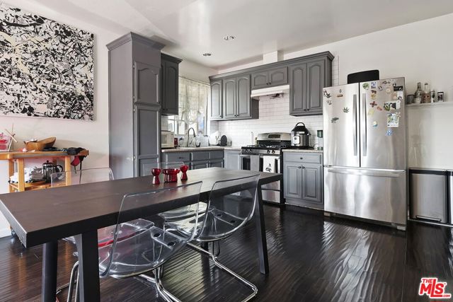 5375 Raphael Street, Los Angeles CA: https://media.crmls.org/mediaz/71df3896-fea1-4b00-bd52-d048854a79bc.jpg