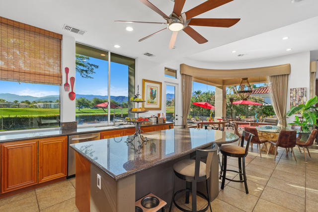 284 Loch Lomond Road, Rancho Mirage CA: https://media.crmls.org/mediaz/71df50c0-f255-4cc5-b203-013df8737d81.jpg