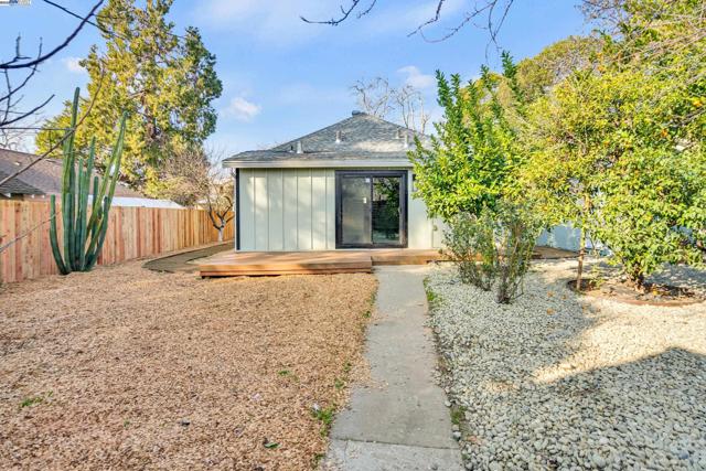 Image 7 of 60 For 207 D St Roseville
