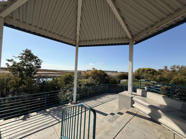 2732 Breaker Ln, Hayward CA: https://media.crmls.org/mediaz/71e01ebf-8c39-43fd-81a1-9415089444c2.jpg