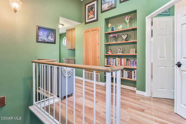 388 Country Club Drive, Simi Valley CA: https://media.crmls.org/mediaz/71e02361-2689-4ecd-b67c-f7feab8b5de7.jpg