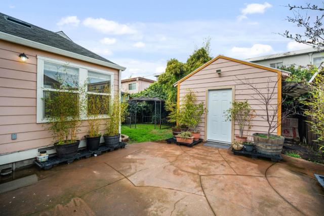 10510 East Court, Oakland CA: https://media.crmls.org/mediaz/71e0a819-790b-407c-bed2-3a1152d552d0.jpg