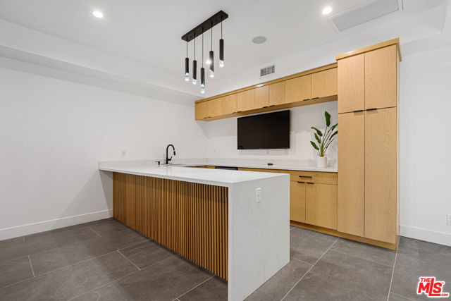 42421 Evergreen Drive, Big Bear CA: https://media.crmls.org/mediaz/71e0b5f0-7507-47bd-b809-1bfeacfc5440.jpg