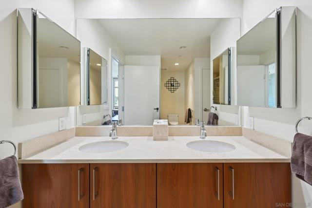 800 The Mark Ln, San Diego CA: https://media.crmls.org/mediaz/71e134c5-e7cb-47c9-99ff-8181a04363ea.jpg