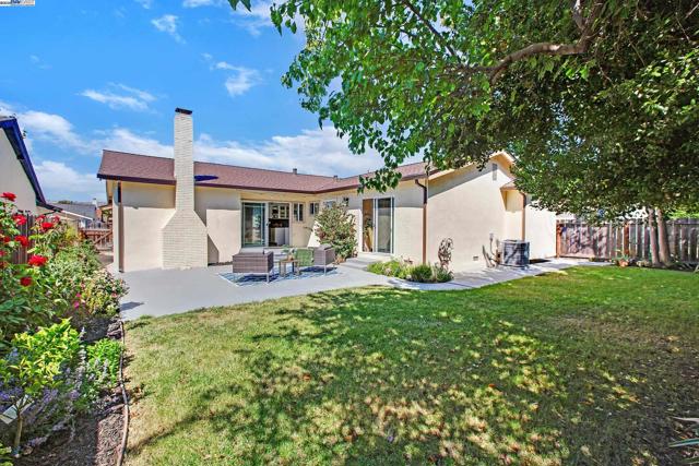 35573 Purcell Pl, Fremont CA: https://media.crmls.org/mediaz/71e17974-51c2-4eb1-b675-2f8b4cb7160c.jpg