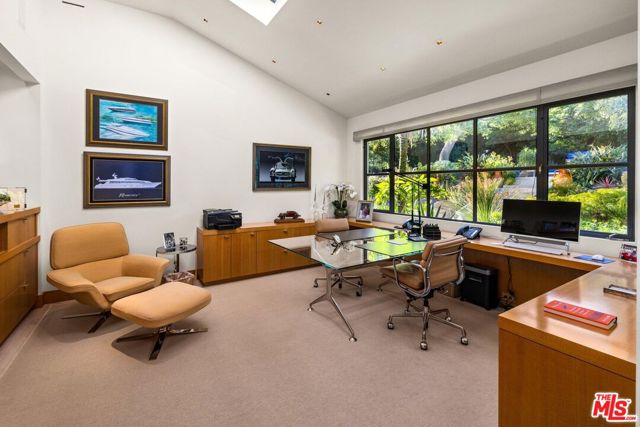 796 Hot Springs Road, Montecito CA: https://media.crmls.org/mediaz/71e1b7cb-2a71-4599-8270-019244fa1ca6.jpg