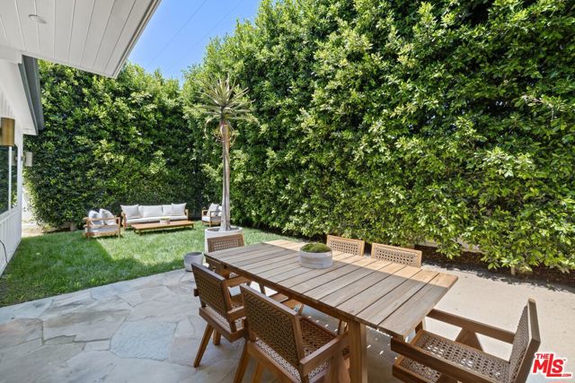 2590 Amherst Avenue, Los Angeles CA: https://media.crmls.org/mediaz/71e29d0b-e675-4c6c-b6d7-5c8a1a79f05a.jpg