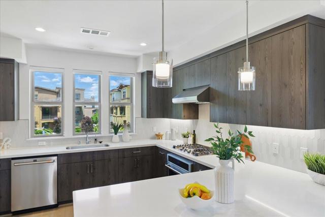 332 Marquetta Circle, Mountain View CA: https://media.crmls.org/mediaz/71e3c2f0-e8d0-4a63-9143-bb72efa45218.jpg