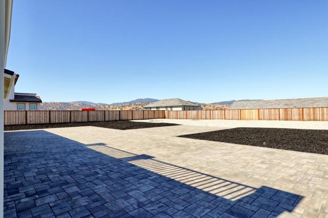 172 Vienna Way, Hollister CA: https://media.crmls.org/mediaz/71e3ddf2-efa5-42ca-b651-6b0c8c1d5dbe.jpg